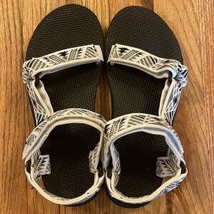 Teva size 6